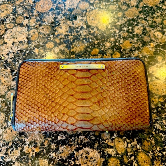 Brahman ladies preowned Cordelia wallet good condition 4 1/2 x 8” - Picture 8 of 14